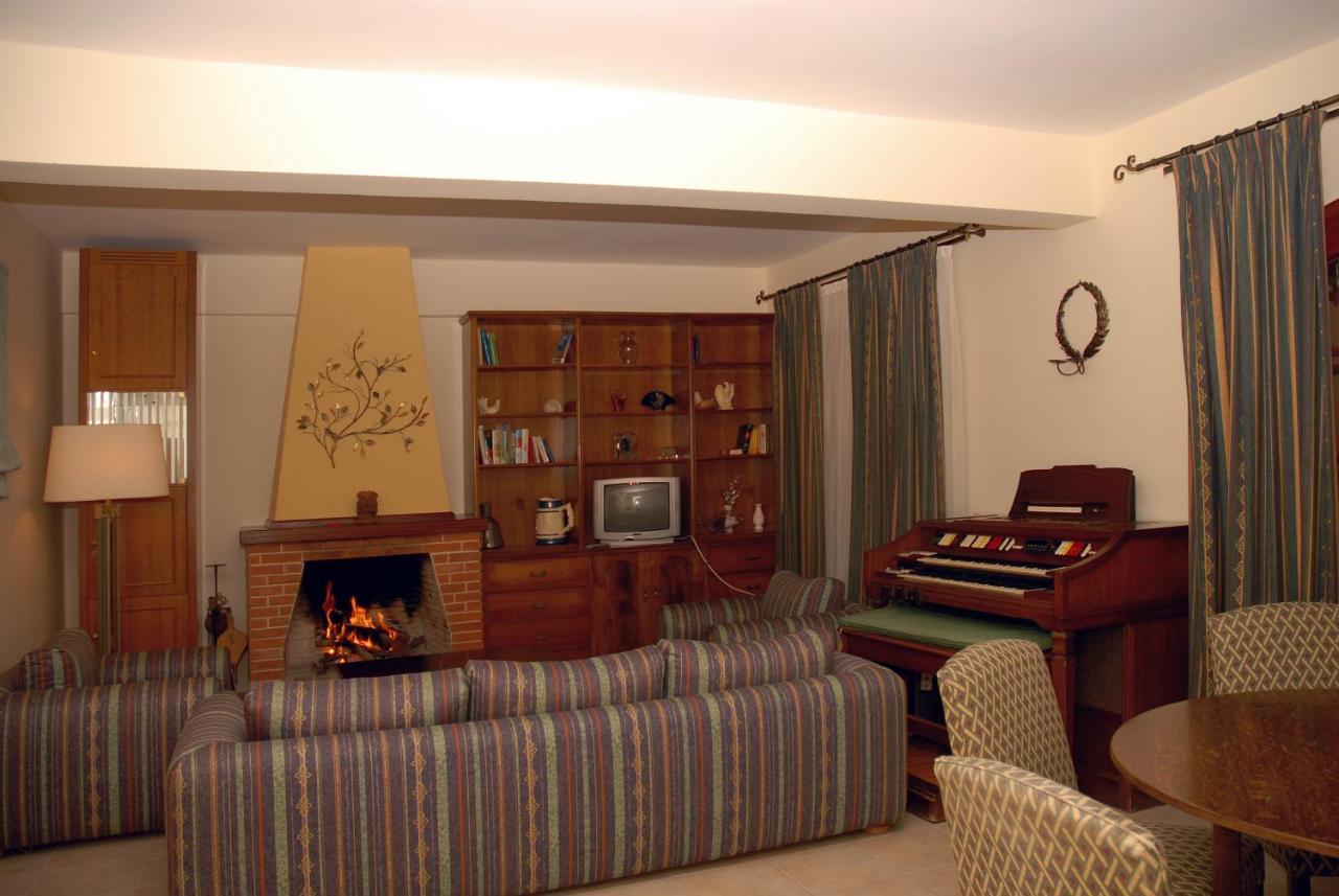 Corfu Club Apartments Гувія Екстер'єр фото